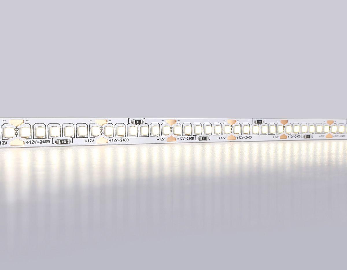 фото светодиодная лента дневной белый ambrella light 17w/m 240led/m 2835smd 4500к 5m gs1402 | 220svet.ru